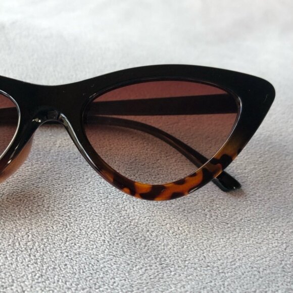 Black with Tortoiseshell Cat Eye Sunglasses ~ Brand New - Picture 1 of 9